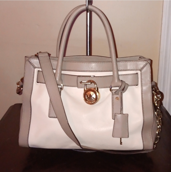 LIVE SHOW!! These Bags Gotta Go! LIKE TO BE NOTIFIED! - Picture 4 of 7